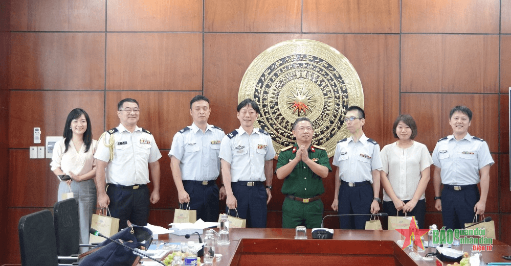 Đoàn công tác của Bộ Quốc phòng Nhật Bản thăm và làm việc với Trường Sĩ quan Thông tin