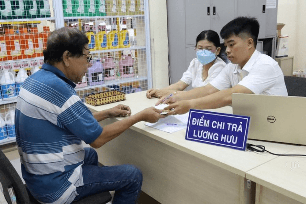 Hà Nội: Chi trả lương hưu, trợ cấp bảo hiểm xã hội qua hai hình thức từ 5-4