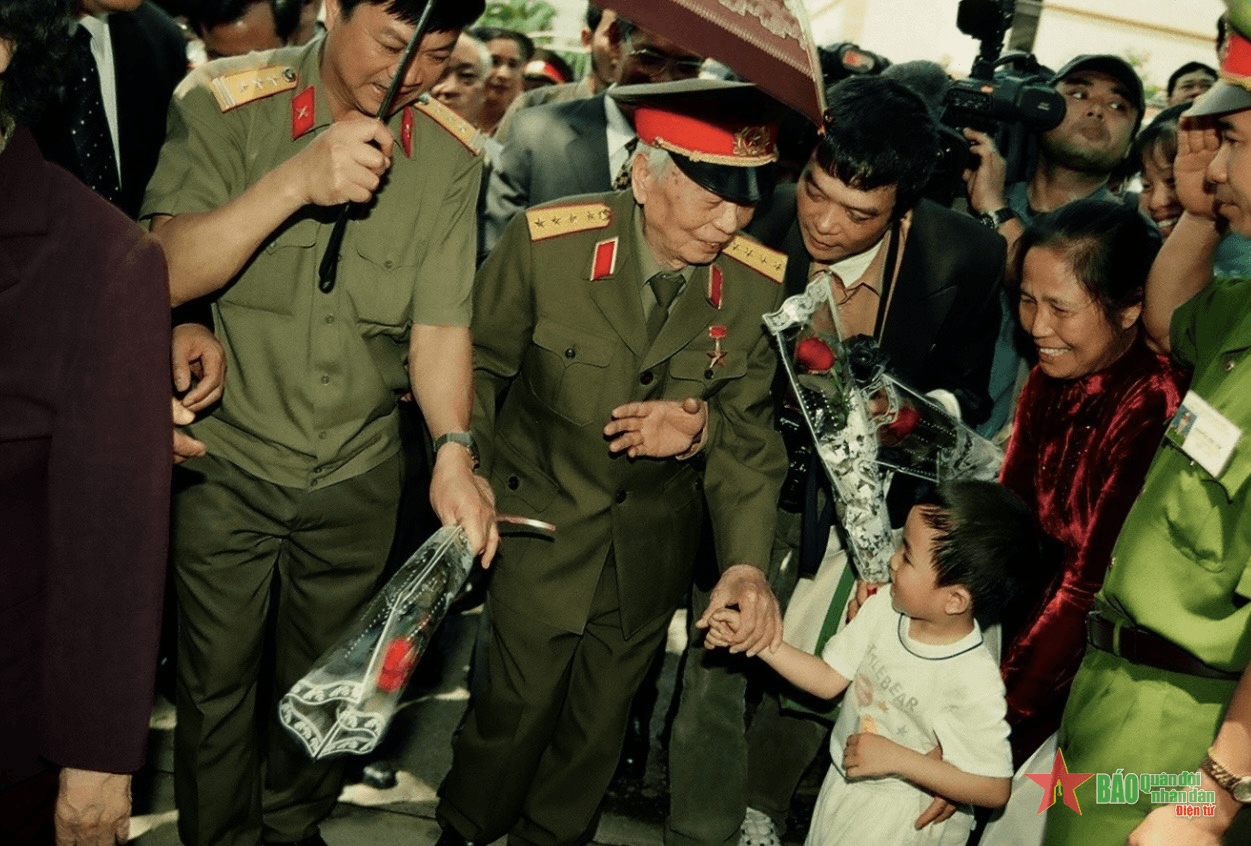 Giới thiệu gần 200 tài liệu, hình ảnh, hiện vật về Chiến thắng Điện Biên Phủ và Hiệp định Geneva