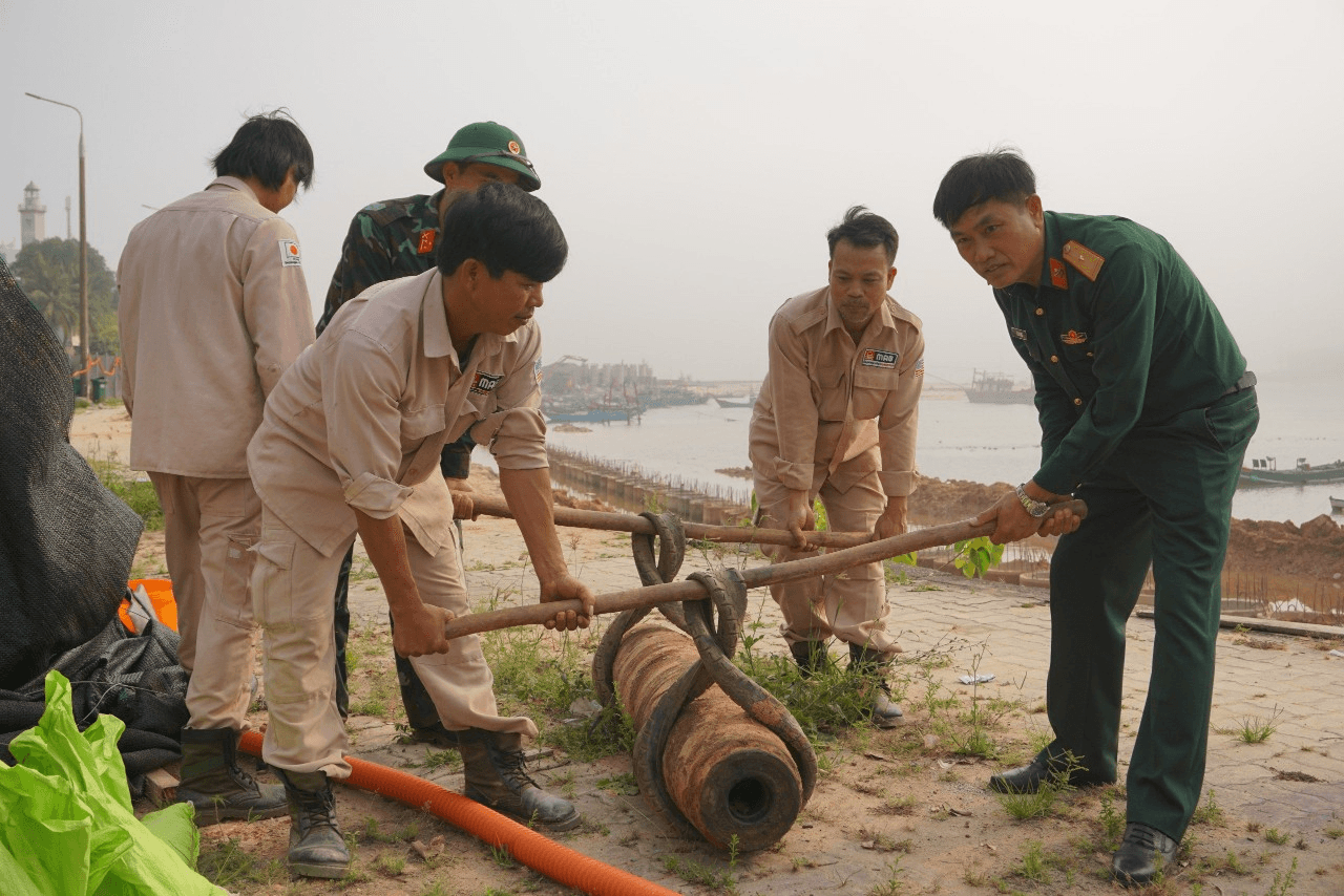 Quảng Bình: Xử lý an toàn quả bom nặng 227kg