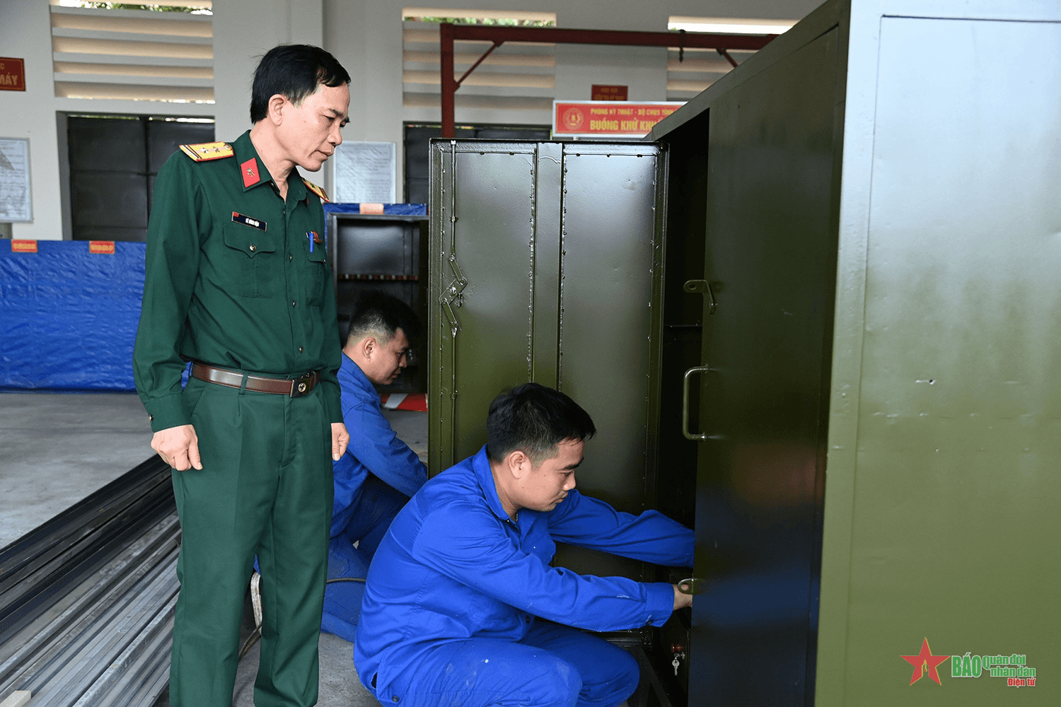 Người trạm trưởng học và làm theo Bác