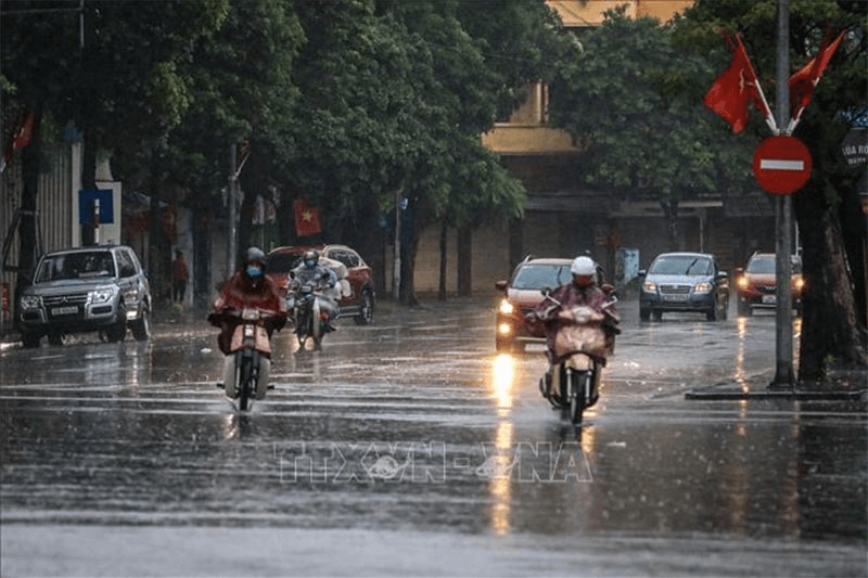 Mưa dông, đề phòng lốc sét, gió giật mạnh từ đêm 6-4