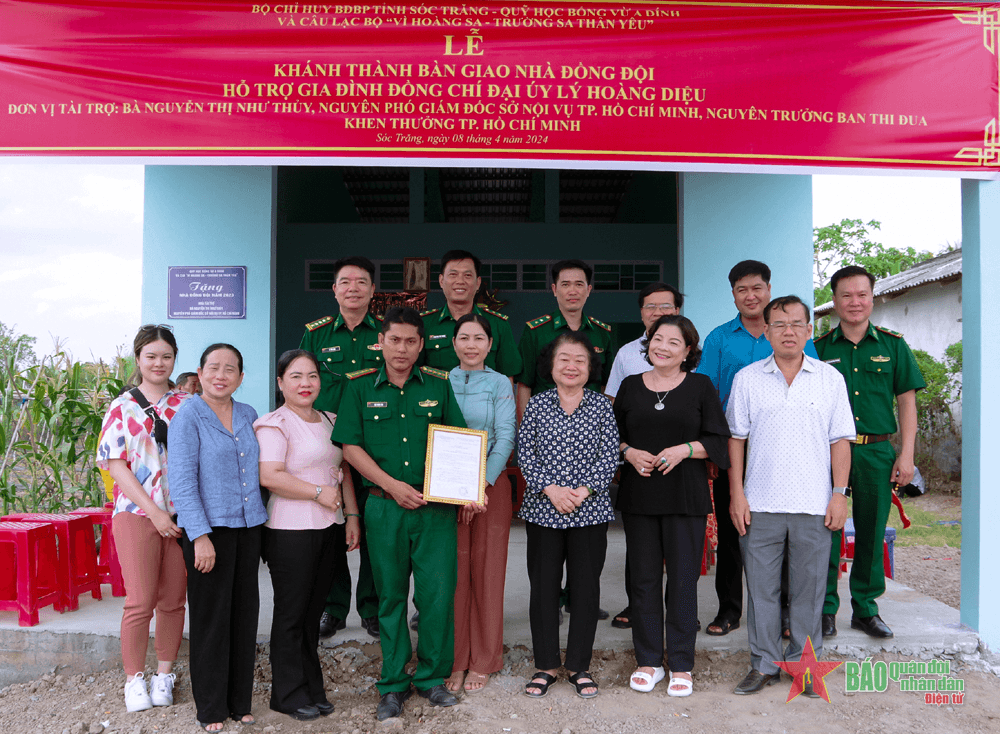 Bộ đội Biên phòng tỉnh Sóc Trăng bàn giao nhà đồng đội cho quân nhân có hoàn cảnh khó khăn