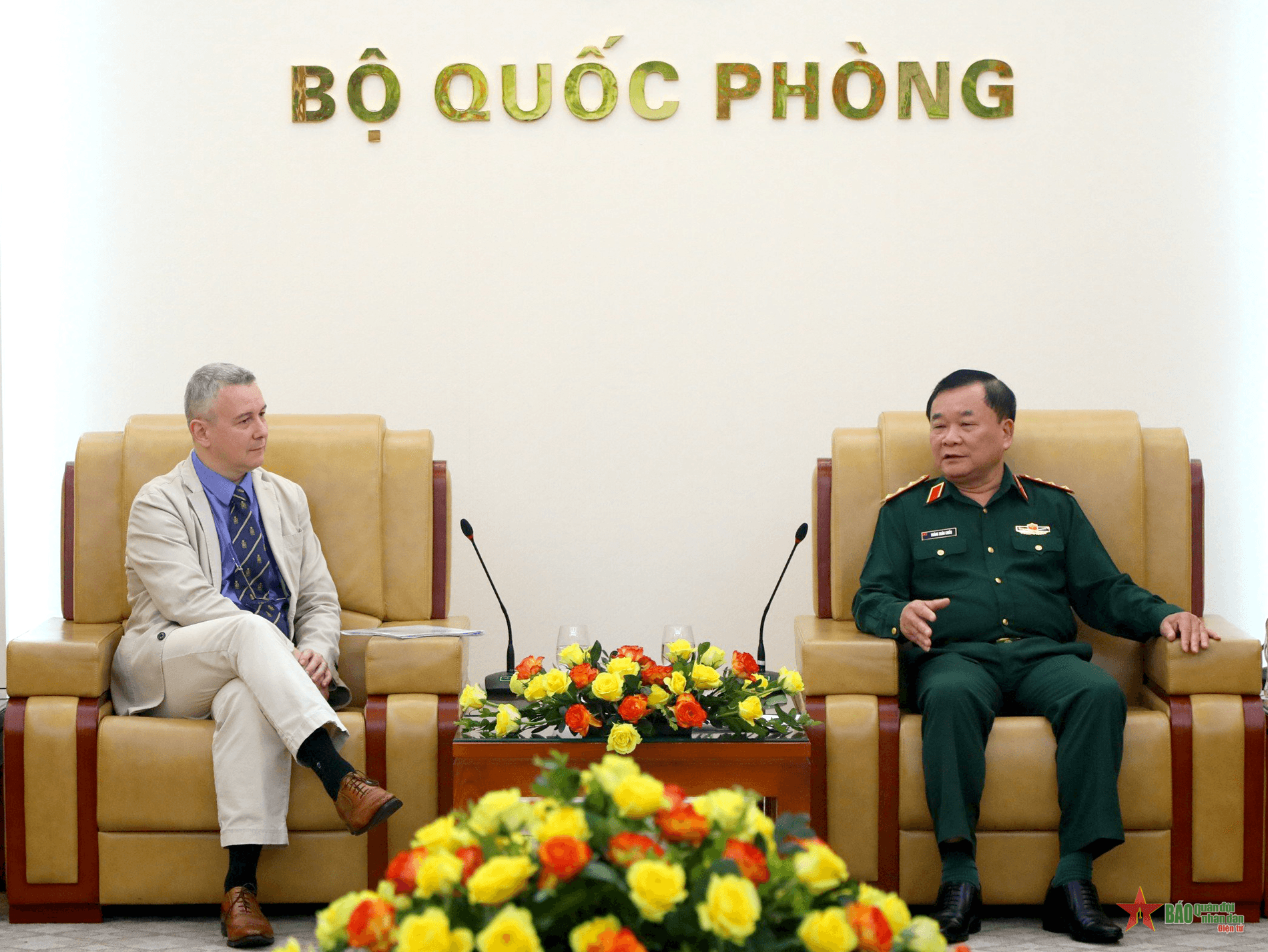 Thượng tướng Hoàng Xuân Chiến tiếp Đại sứ Vương quốc Bỉ tại Việt Nam
