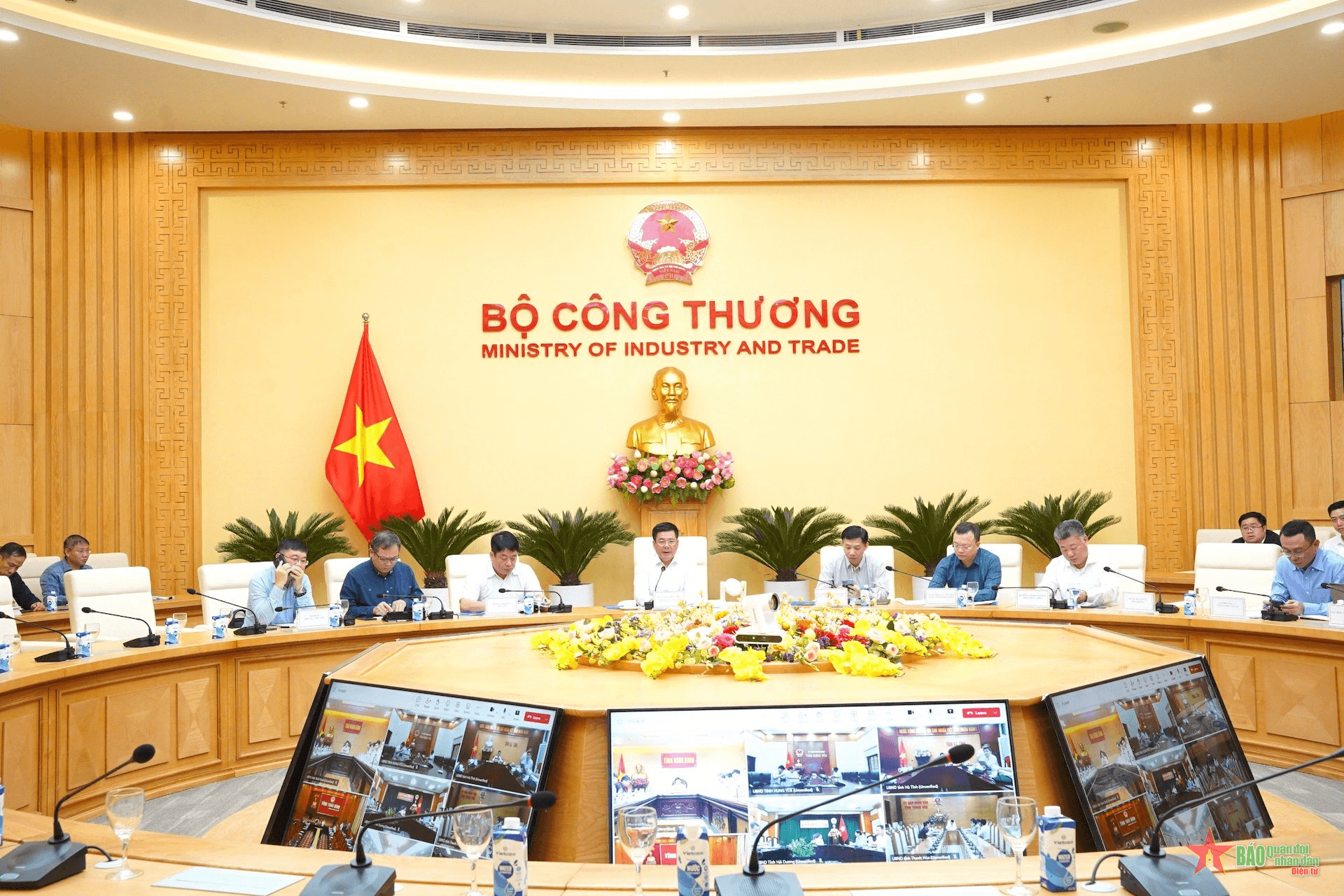 Đẩy nhanh tiến độ thực hiện dự án đường dây 500kV mạch 3
​