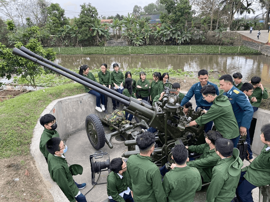 “Tập làm chiến sĩ Điện Biên”