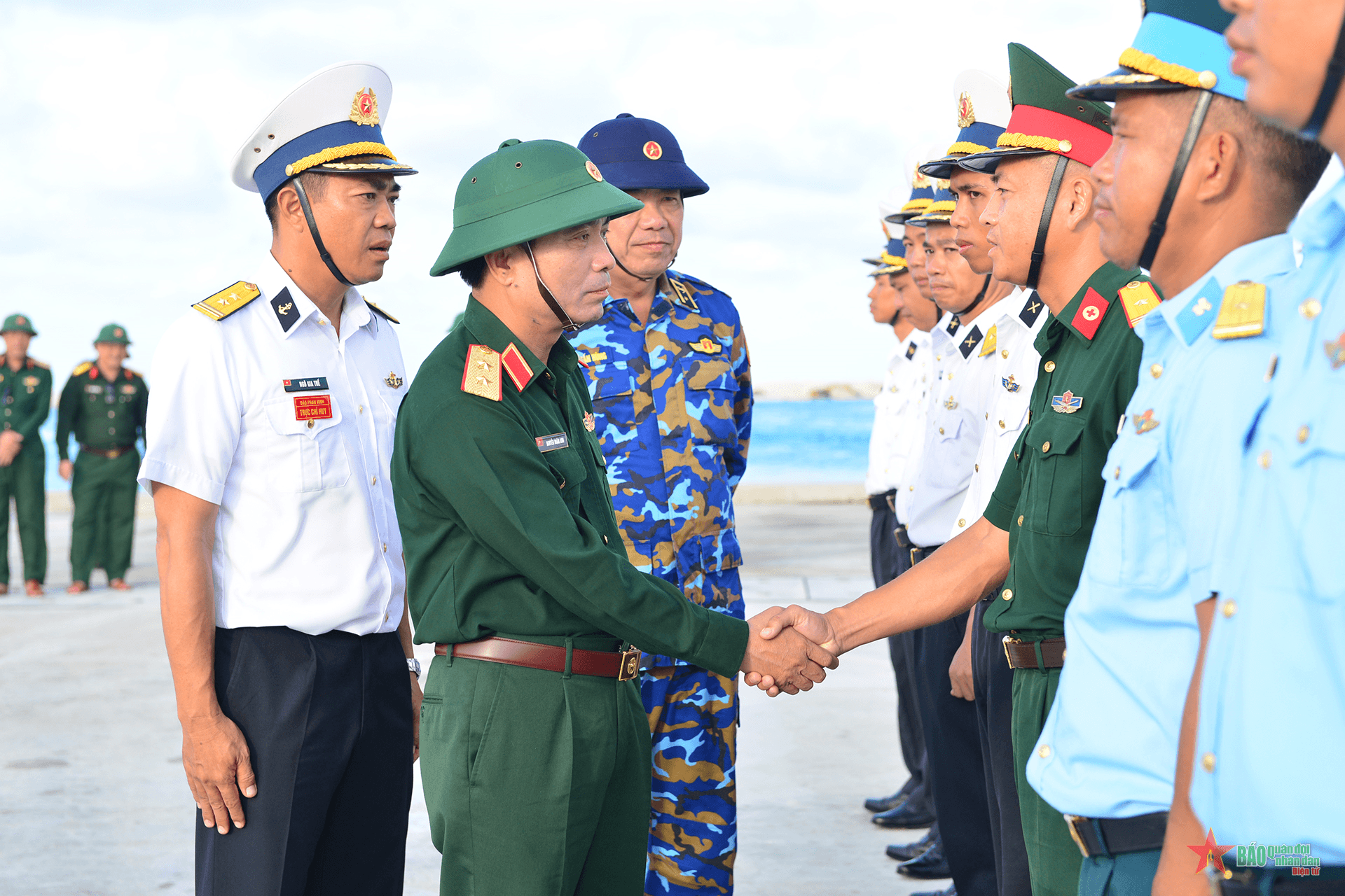 Đoàn công tác Bộ Tổng Tham mưu Quân đội nhân dân Việt Nam thăm, kiểm tra tại huyện đảo Trường Sa và nhà giàn DK1