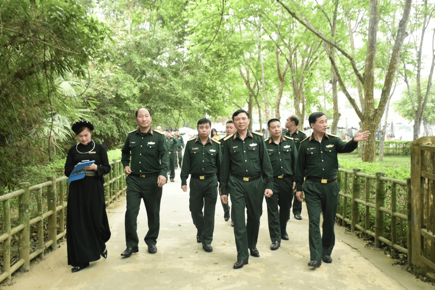 Đoàn công tác Binh chủng Đặc công dâng hương tại Khu di tích Quốc gia đặc biệt Tân Trào