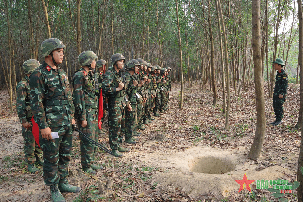 Sư đoàn 968 (Quân khu 4) chỉ đạo bắn đạn thật trong chiến đấu tiến công cấp trung đội