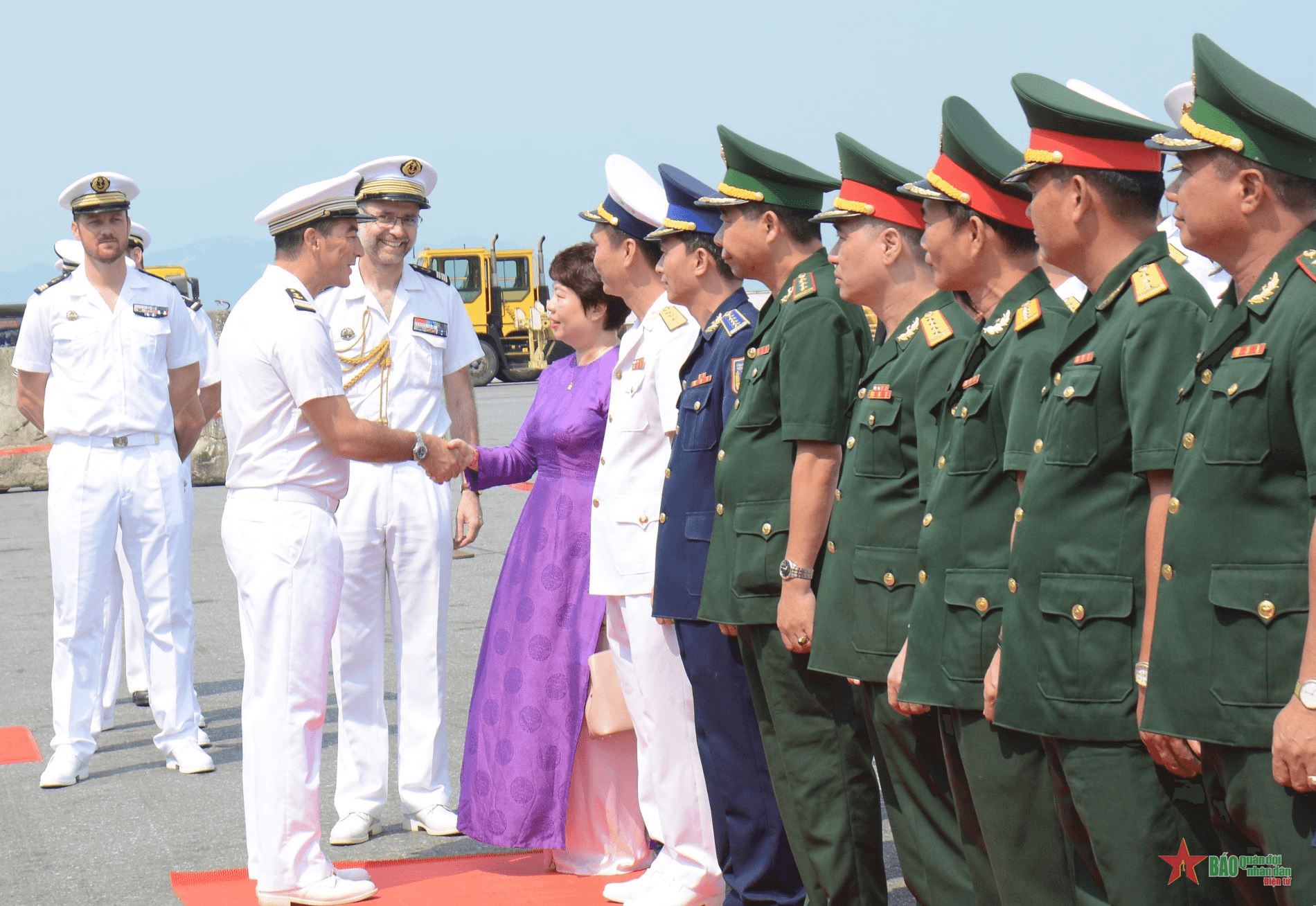 Tàu Hải quân Pháp thăm thành phố Đà Nẵng