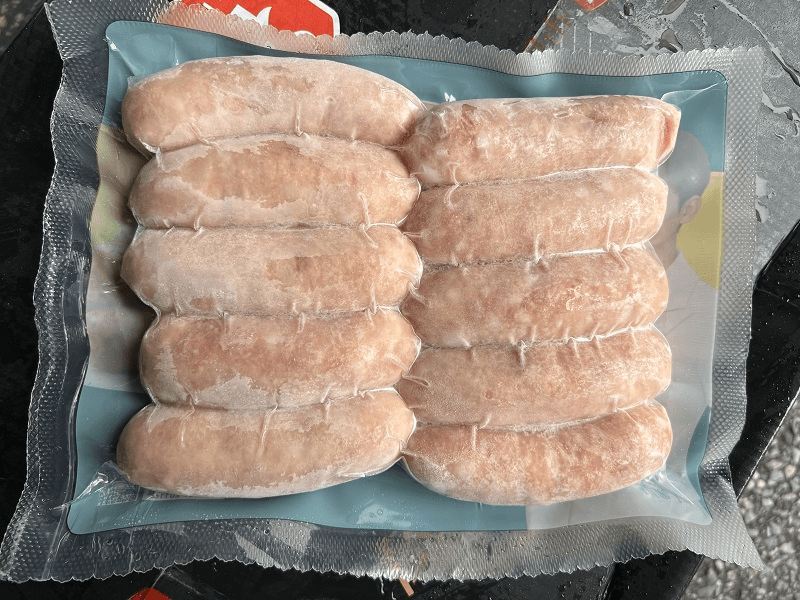 Hà Nội: Phát hiện hàng nghìn xúc xích có dấu hiệu nhập lậu