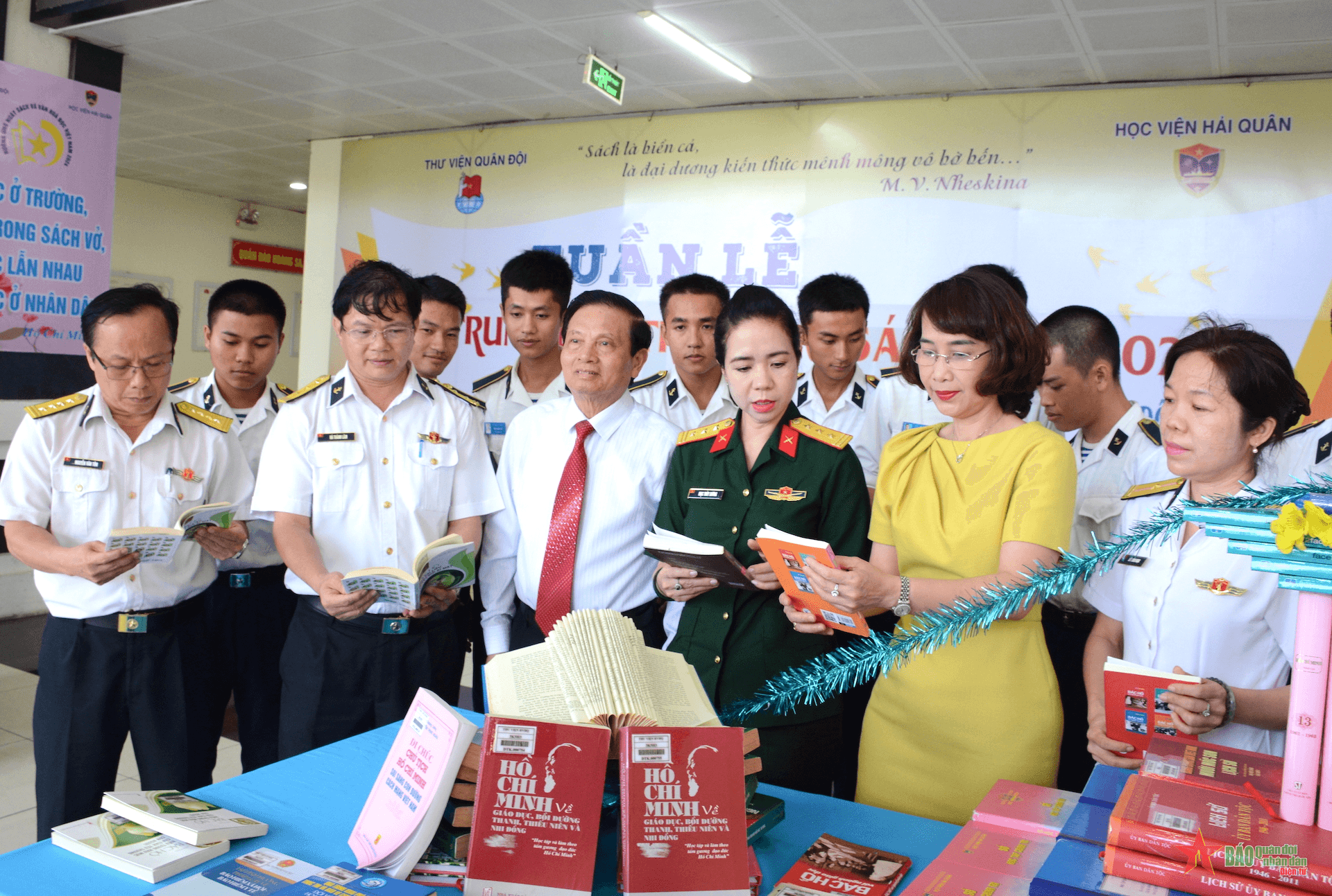 Học viện Hải quân tăng cường bồi dưỡng văn hóa đọc