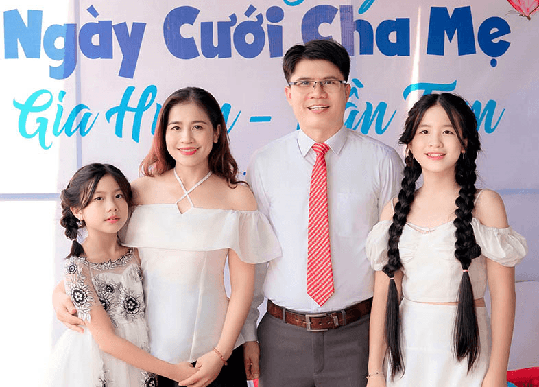 Ngắm vợ qua ống nhòm