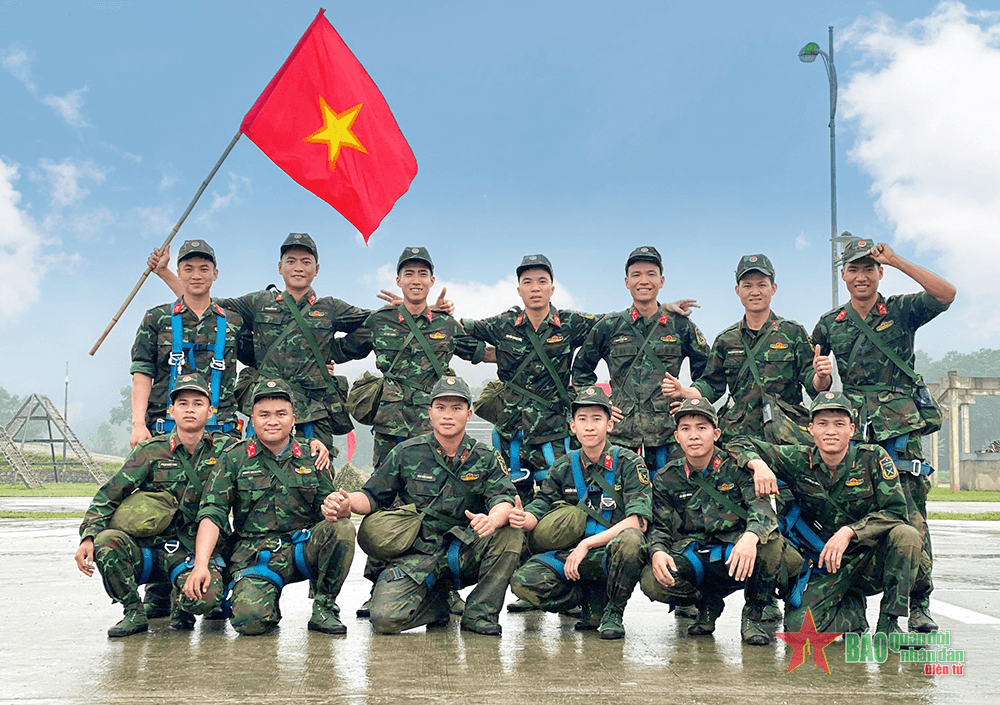 Đại đội trưởng trách nhiệm, gương mẫu