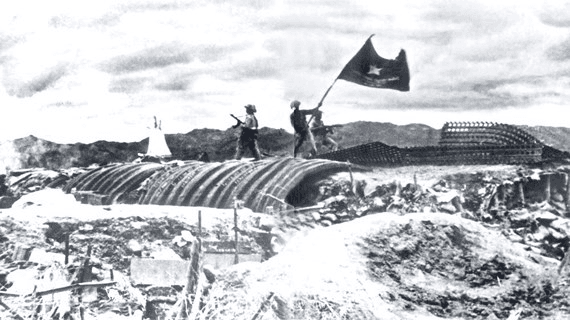 “Nên vành hoa đỏ, nên thiên sử vàng”