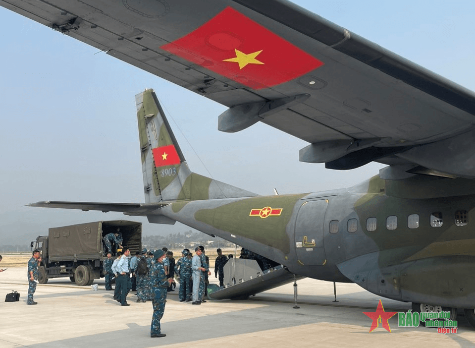 Tự hào những chuyến bay về với Điện Biên

​
