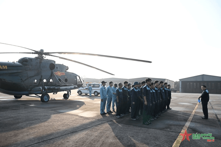 Kiểm tra công tác huấn luyện và chuẩn bị bay chào mừng tại Lễ kỷ niệm 70 năm Chiến thắng Điện Biên Phủ