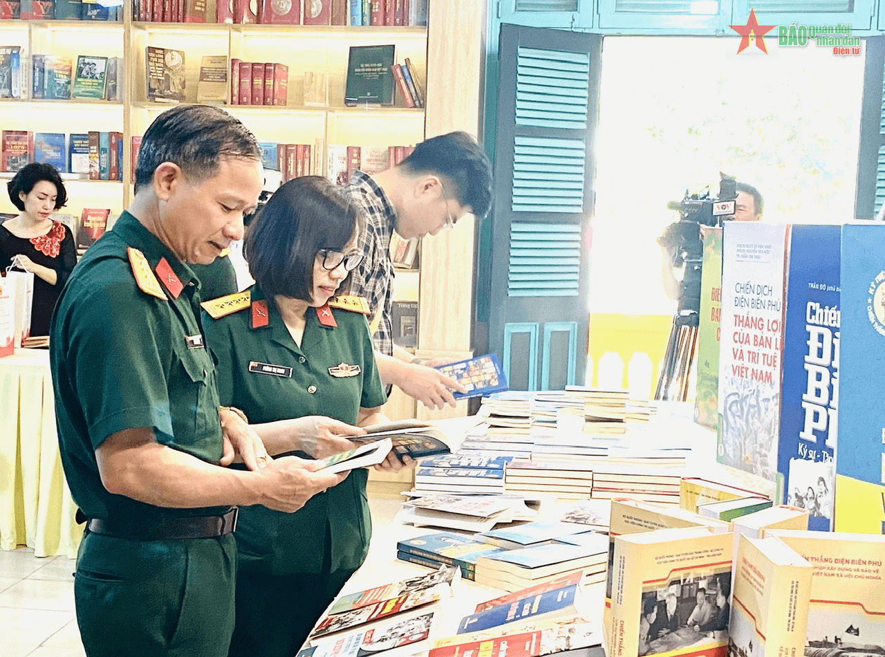 Ra mắt bộ sách kỷ niệm 70 năm Chiến thắng Điện Biên Phủ
