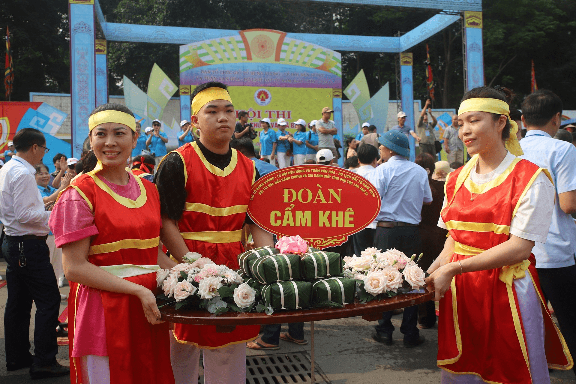 Giỗ Tổ Hùng Vương 2024: Hội thi gói, nấu bánh chưng và giã bánh giầy
