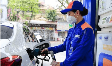 Từ chiều nay (17-4), giá xăng tăng hơn 400 đồng/lít, vượt 25.000 đồng/lít