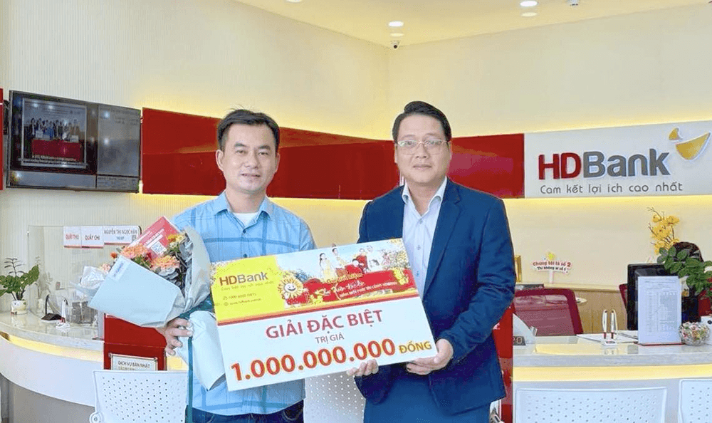 Khách hàng nhận 1 tỷ đồng tiền thưởng của HDBank