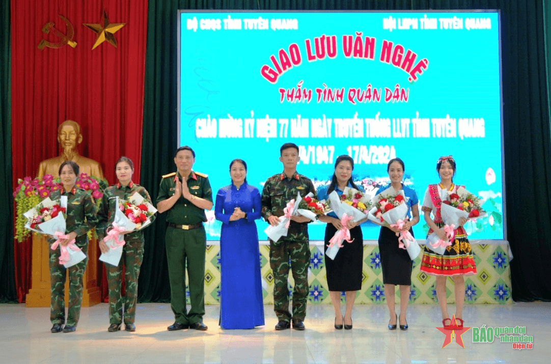 Giao lưu văn nghệ “thắm tình quân dân”
