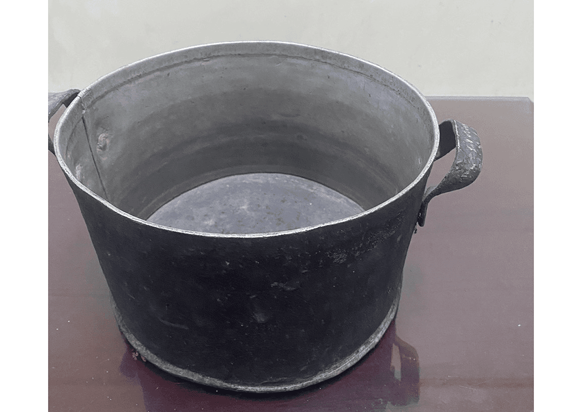 Chiếc soong tự gò của ông Hoàng Hồng Lĩnh