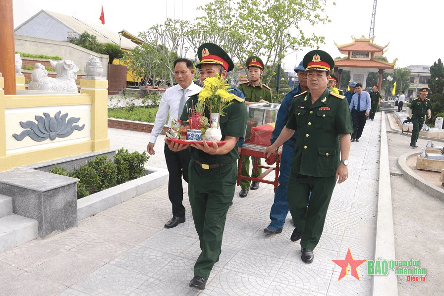 Huyện Hải Lăng, tỉnh Quảng Trị tổ chức lễ truy điệu và an táng 12 hài cốt liệt sĩ