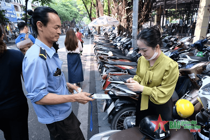Minh bạch giá vé gửi xe với thanh toán không dùng tiền mặt