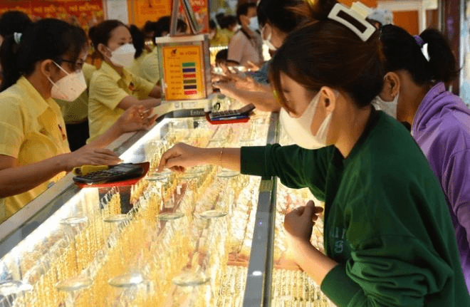 Giá vàng chiều nay (19-4): Neo ở mức cao, gần 84 triệu đồng/lượng