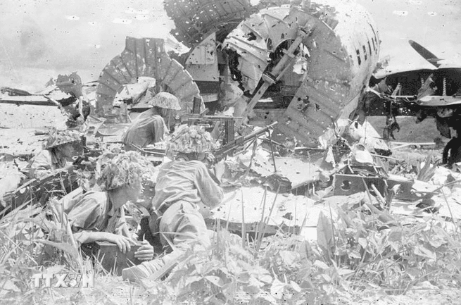 Chiến dịch Điện Biên Phủ: Ngày 20-4-1954, ta tăng cường bắn tỉa, đoạt dù tiếp tế của địch