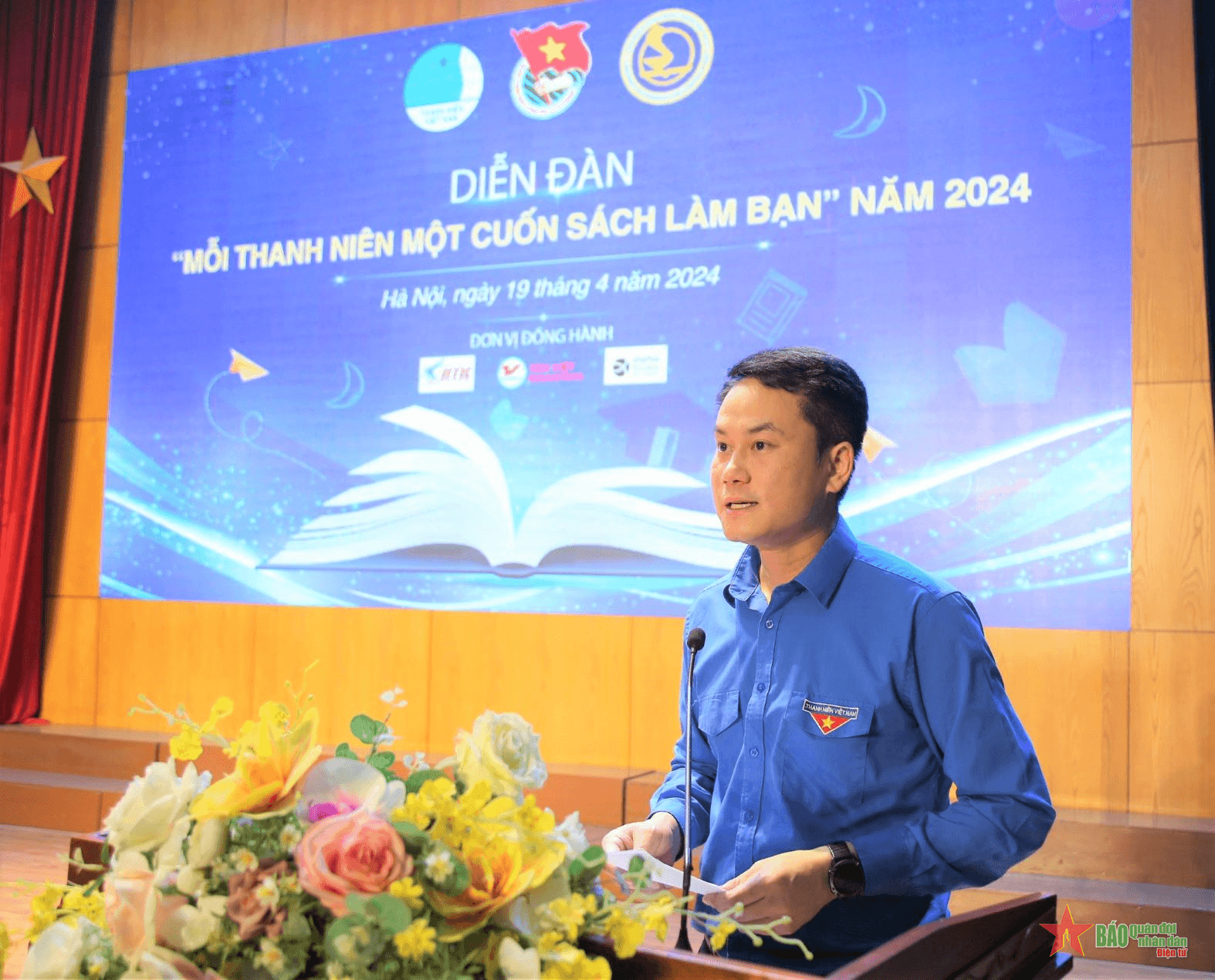 Diễn đàn “Mỗi thanh niên một cuốn sách làm bạn”