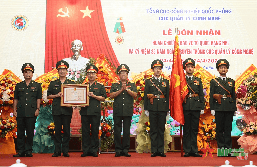 Các cơ quan thuộc Tổng cục Công nghiệp Quốc phòng đón nhận Huân chương Bảo vệ Tổ quốc