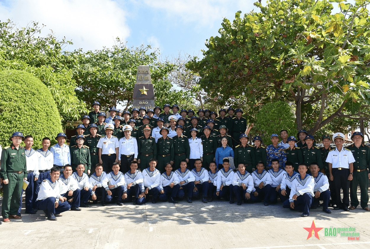 Đoàn công tác Tổng cục Chính trị QĐND Việt Nam kiểm tra, thăm tại quần đảo Trường Sa và nhà giàn DK1