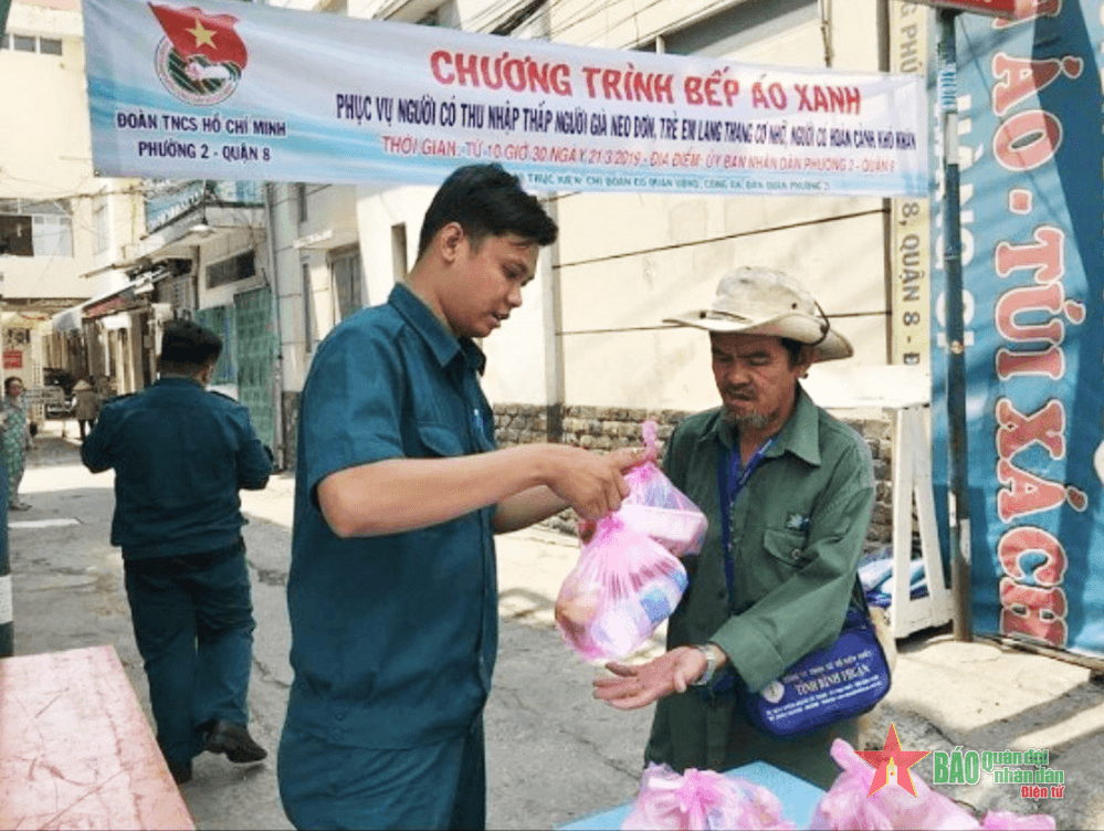 Cán bộ dân quân dũng cảm, nghĩa tình