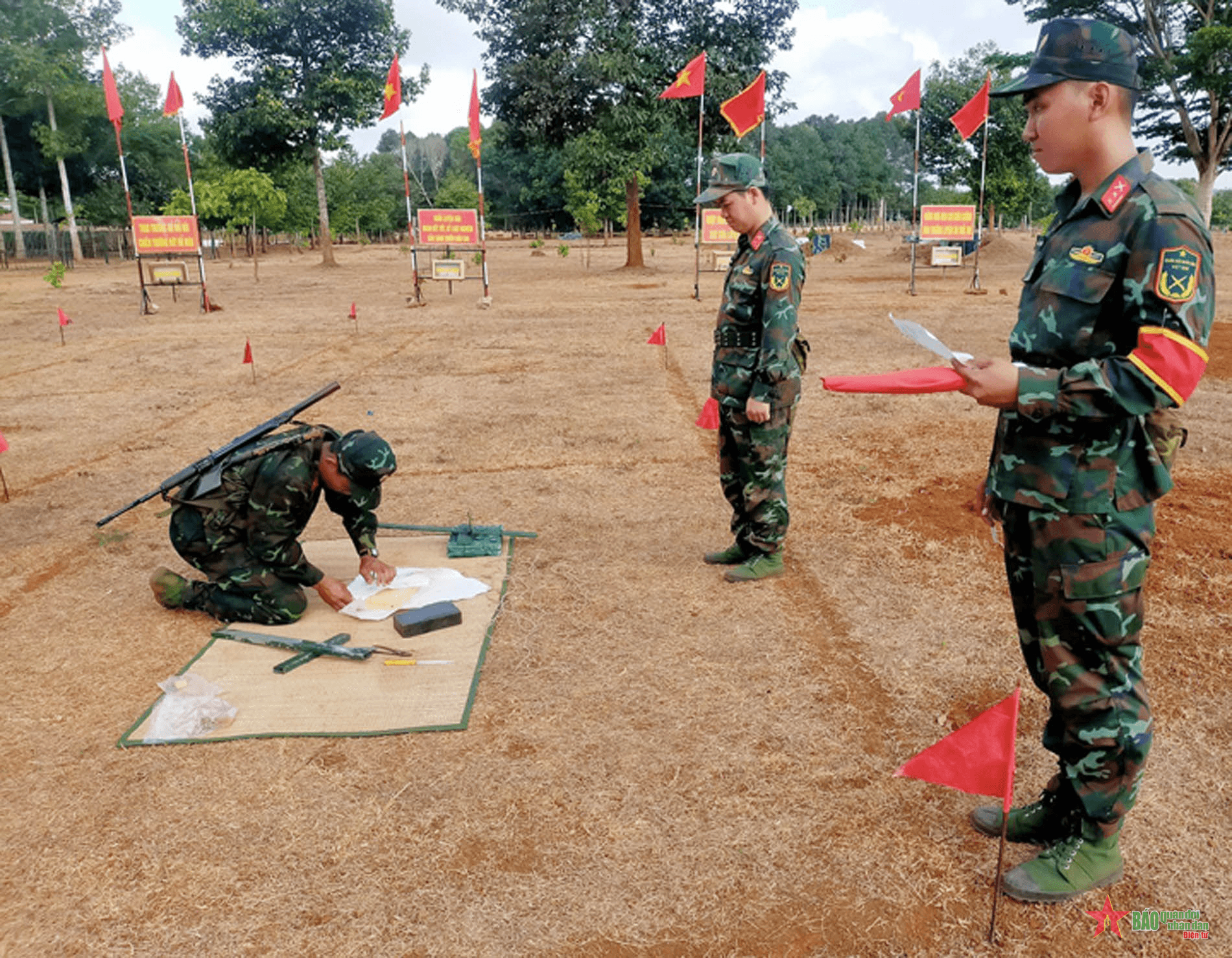 Hội thao tra lắp, gói buộc liên kết lượng nổ cho chiến sĩ mới