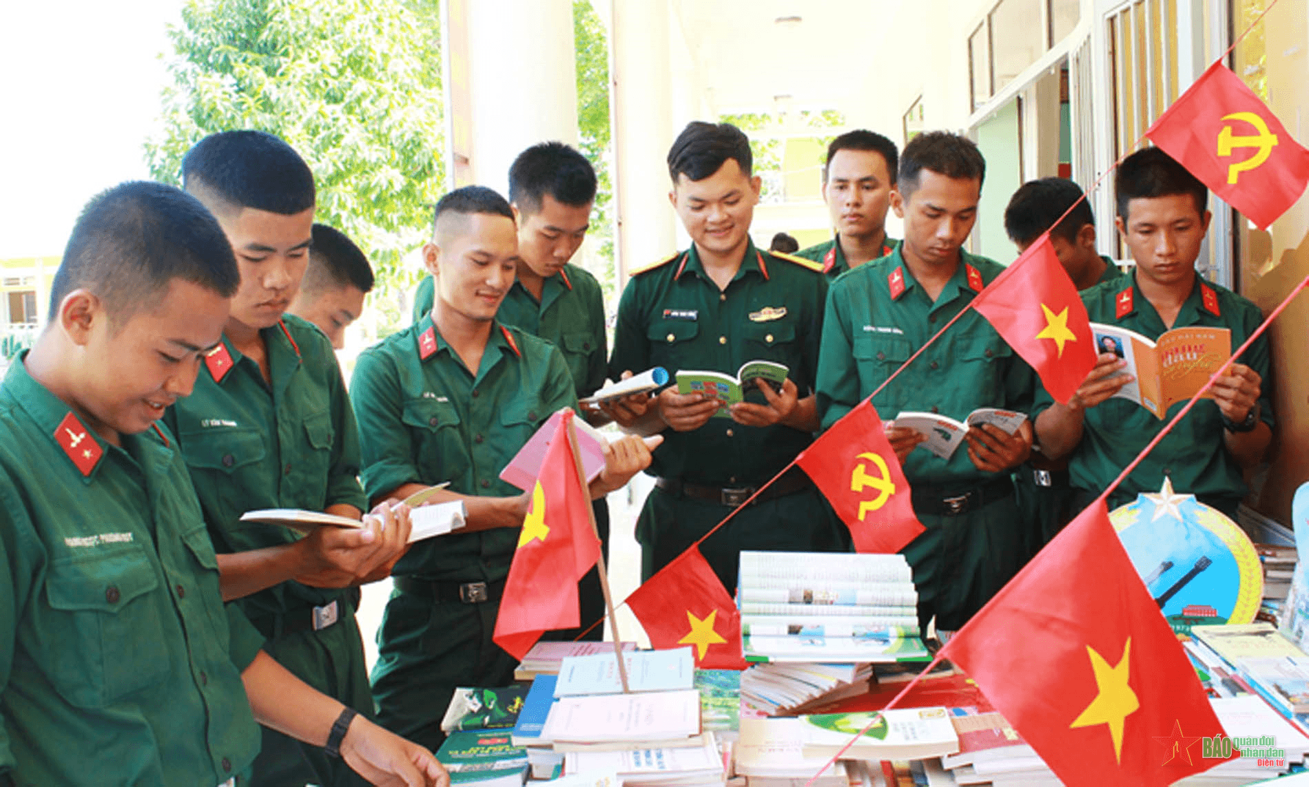 Lữ đoàn Phòng không 77 hưởng ứng Ngày Sách và Văn hóa đọc Việt Nam năm 2024