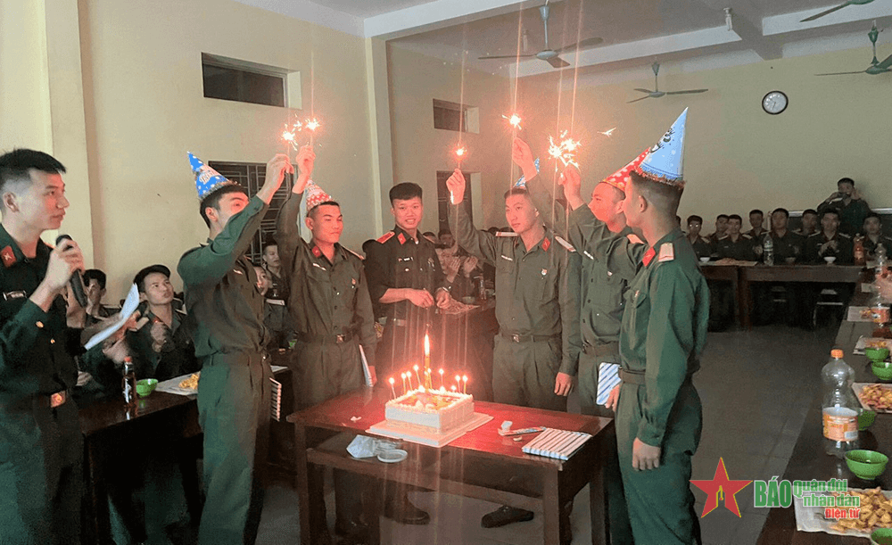 Gắn kết tình đồng đội