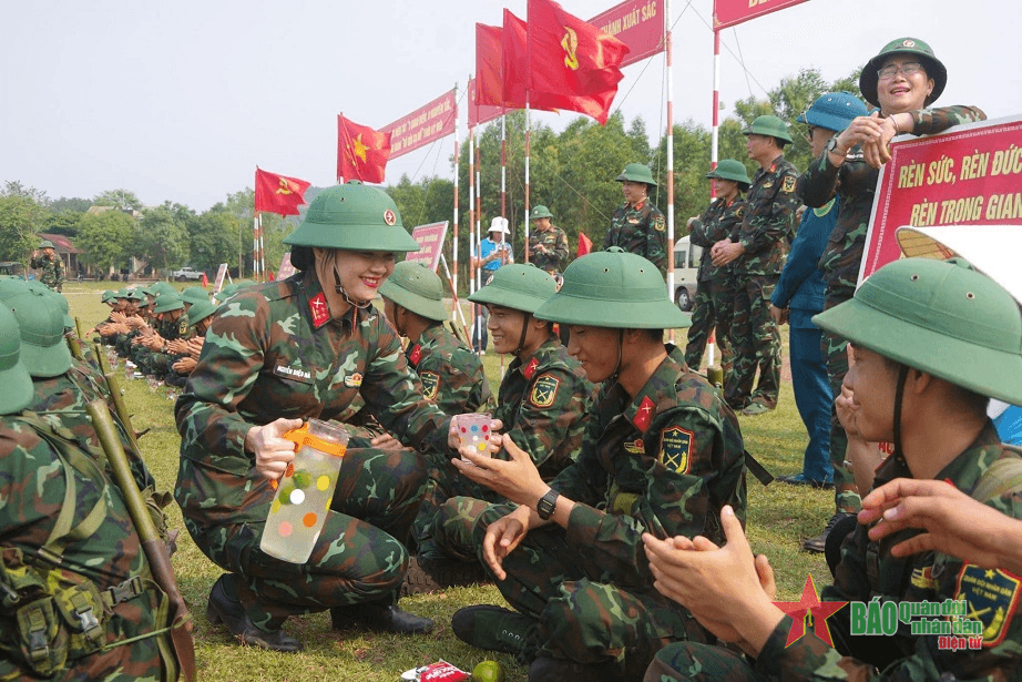 Chiến sĩ mới tự tin rèn luyện, trưởng thành