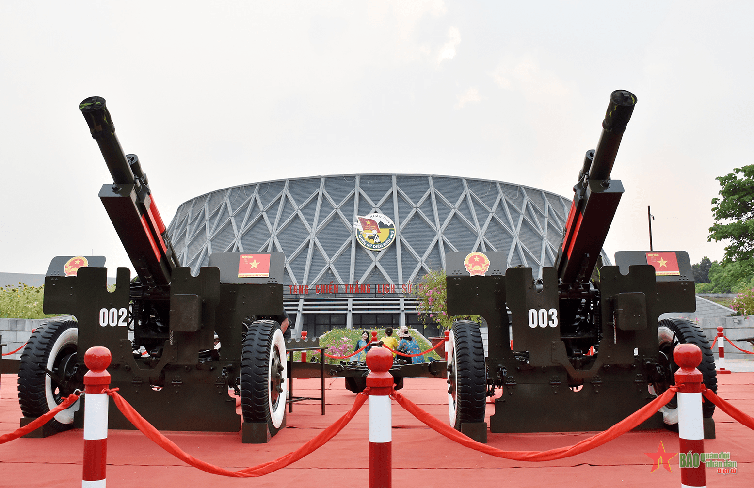 Dàn pháo lễ đã đến Điện Biên