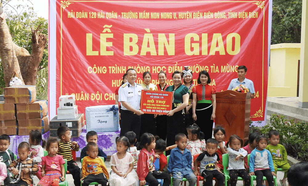Hải đoàn 128 Hải quân bàn giao phòng học tặng trường mầm non huyện Điện Biên Đông