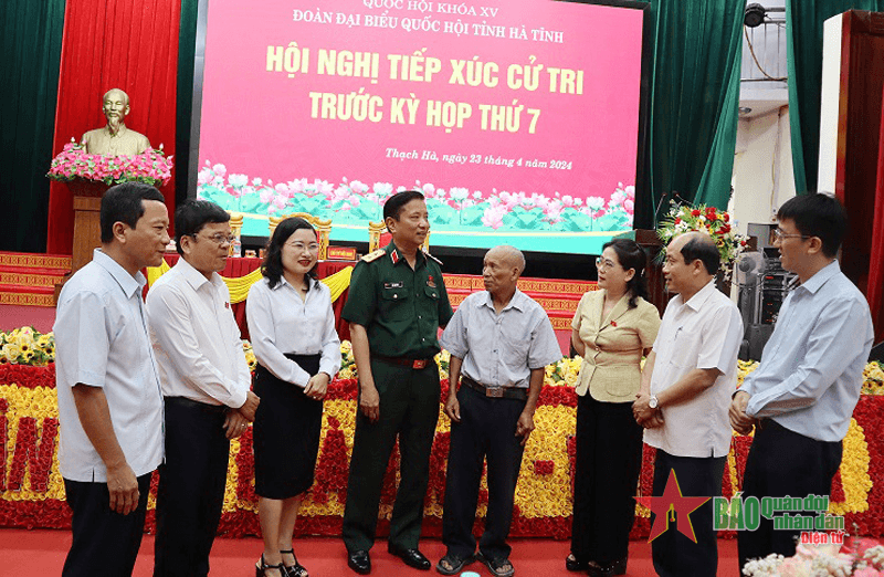 Trung tướng Hà Thọ Bình, Tư lệnh Quân khu 4 tiếp xúc cử tri tỉnh Hà Tĩnh