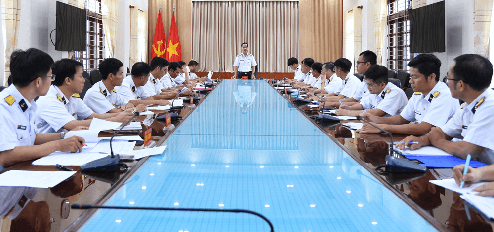 Vùng 5 Hải quân giao nhiệm vụ cho đoàn công tác tham gia Hội nghị rút kinh nghiệm tuần tra chung tại Campuchia