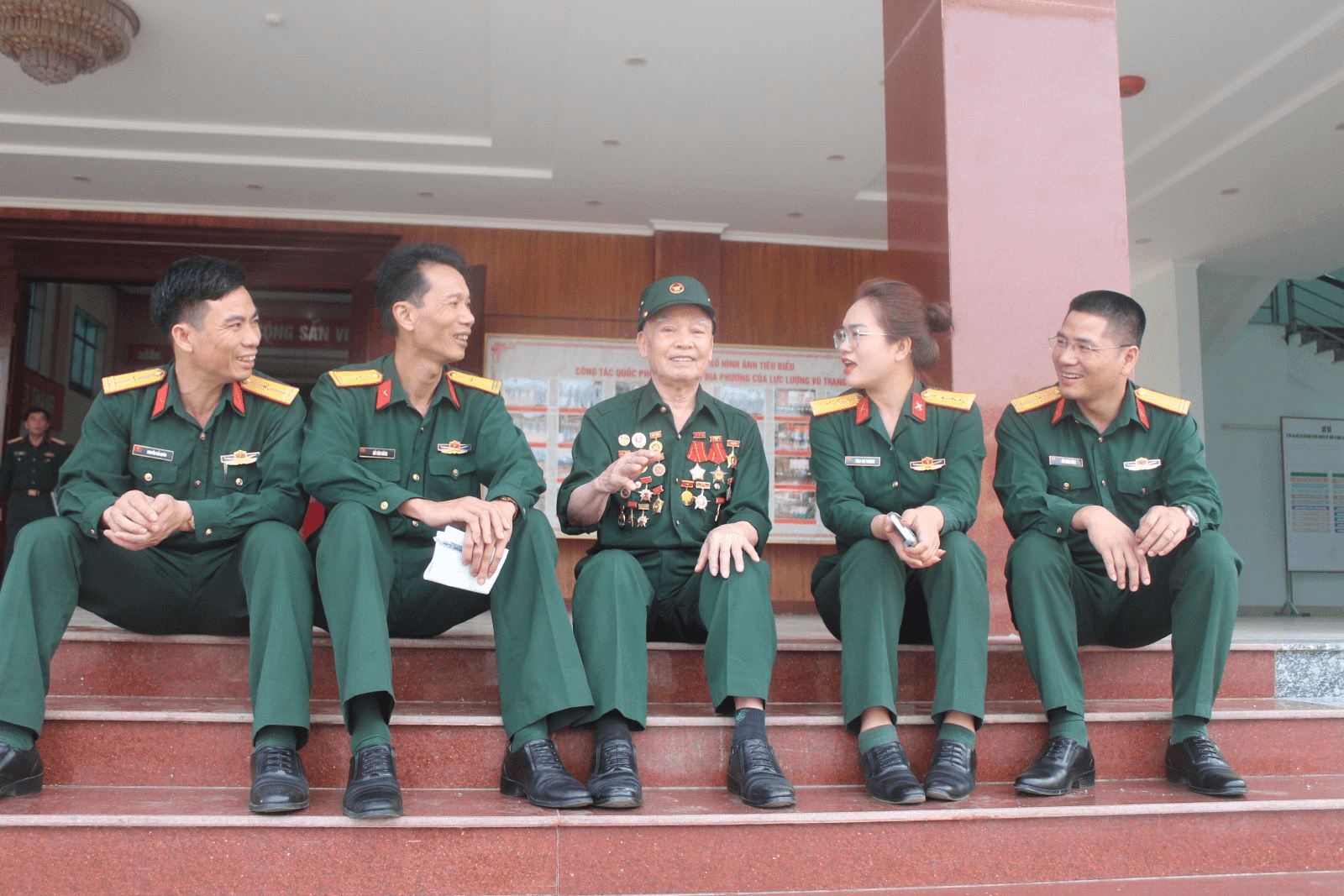 Phá rào dưới làn đạn của địch