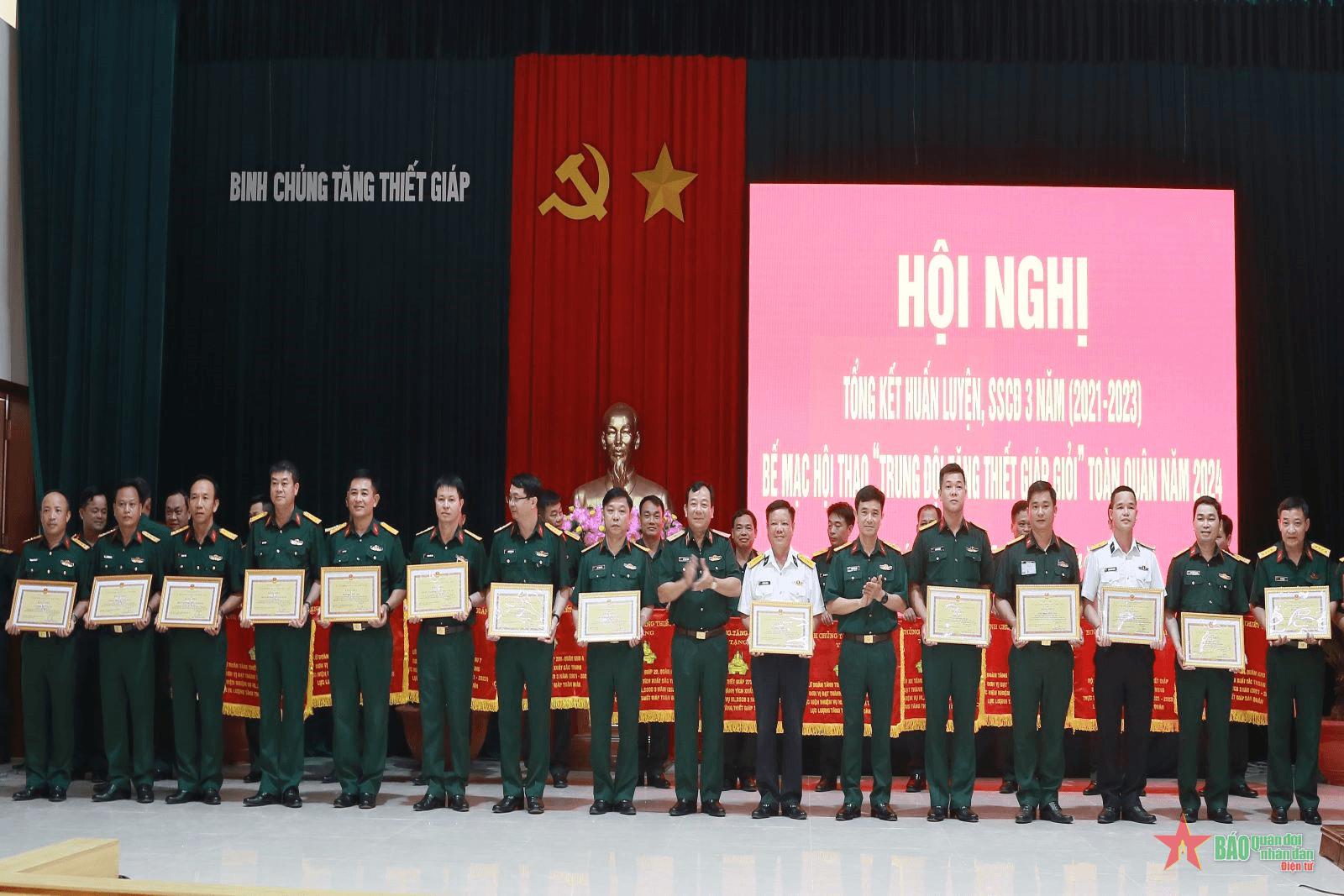 Các đơn vị tăng thiết giáp toàn quân làm chủ vũ khí, trang bị hiện đại