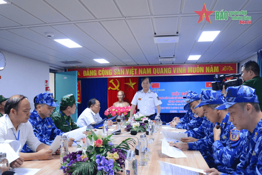Cảnh sát biển xuất phát tuần tra liên hợp trên vùng biển lân cận đường phân định Vịnh Bắc Bộ