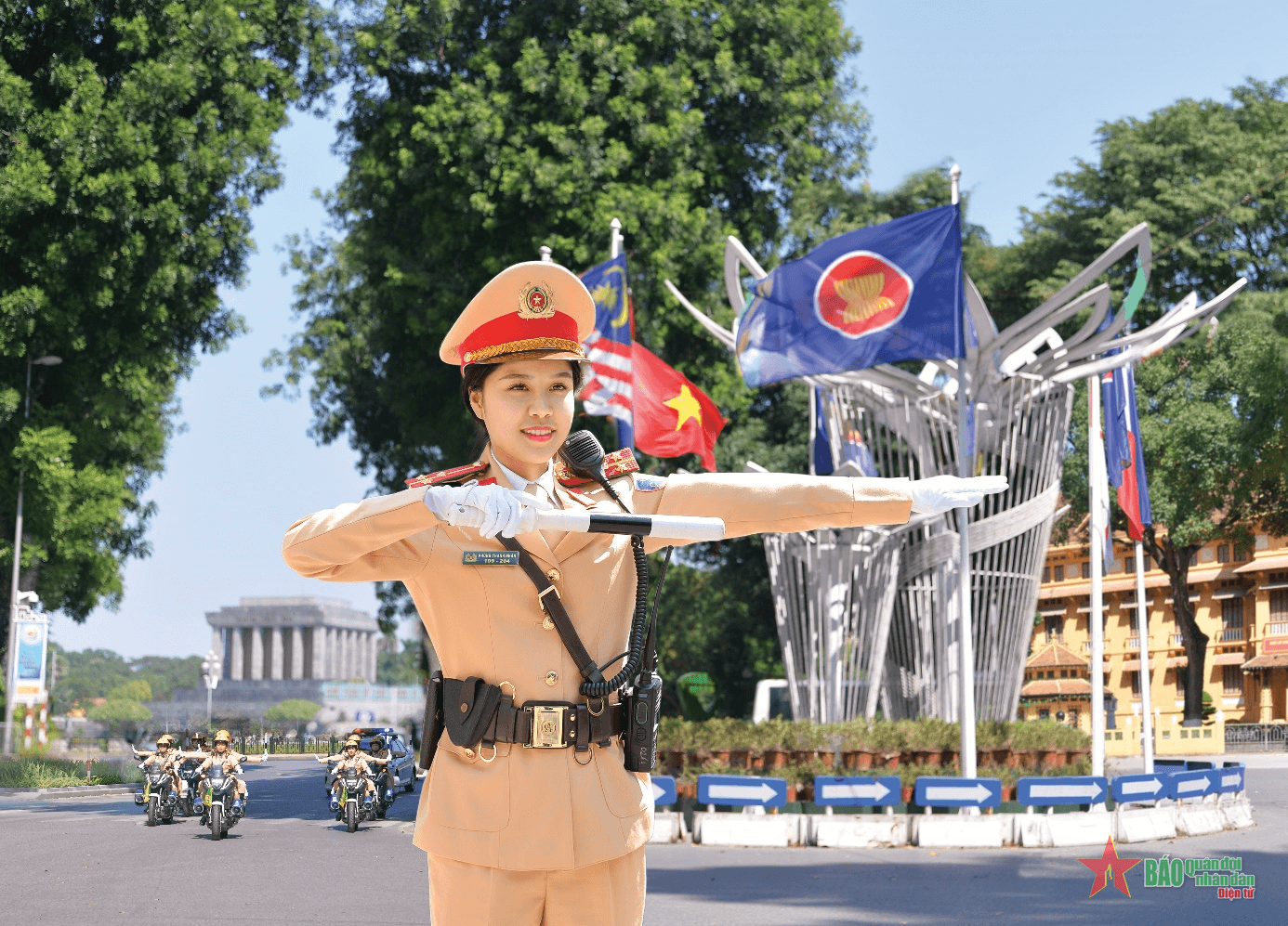 Nhân dân và du khách viếng Lăng Chủ tịch Hồ Chí Minh dịp 30-4, gửi xe ở đâu?
