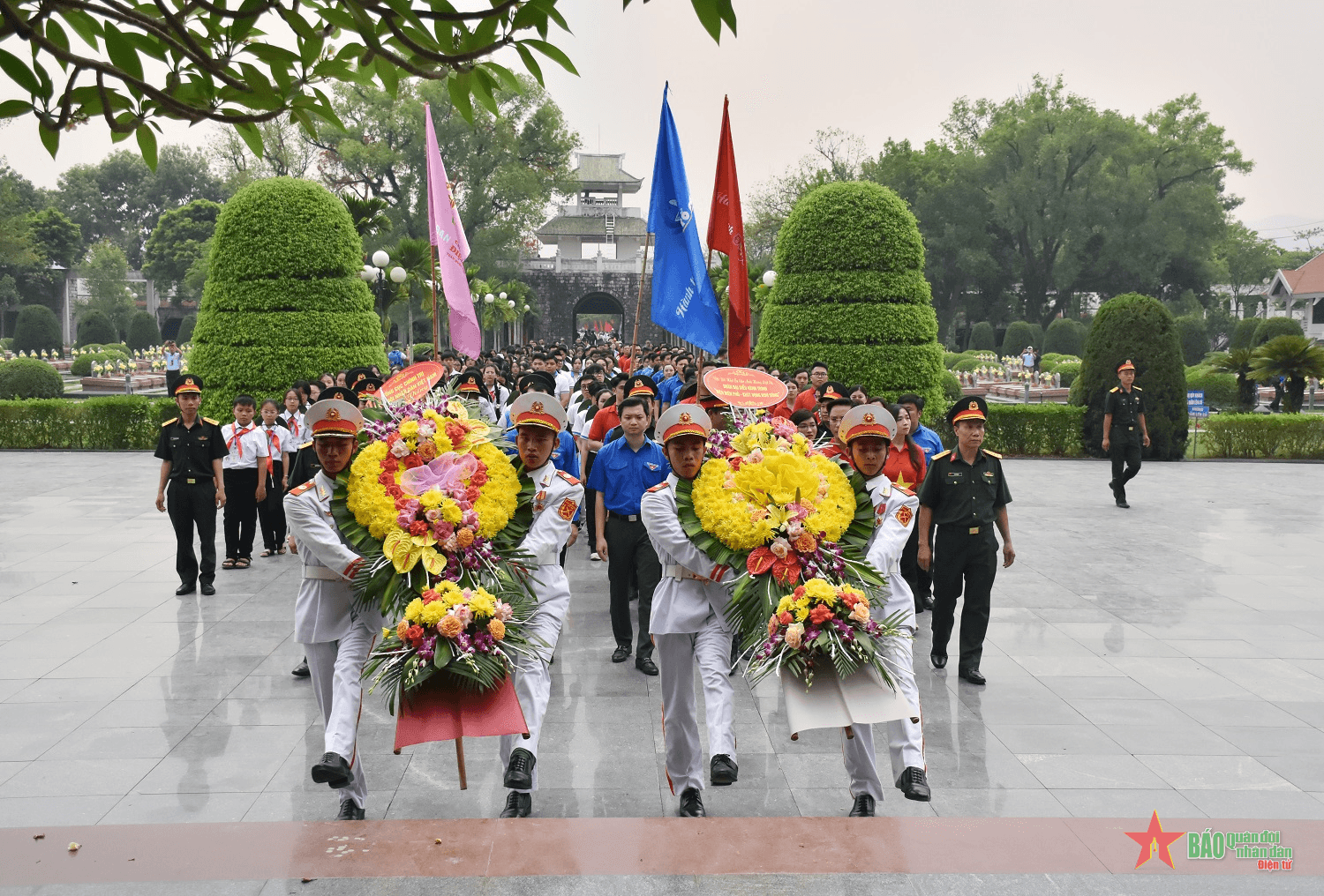 Đoàn đại biểu Hành trình “Điện Biên Phủ - Khát vọng non sông” tri ân các Anh hùng liệt sĩ tại Điện Biên