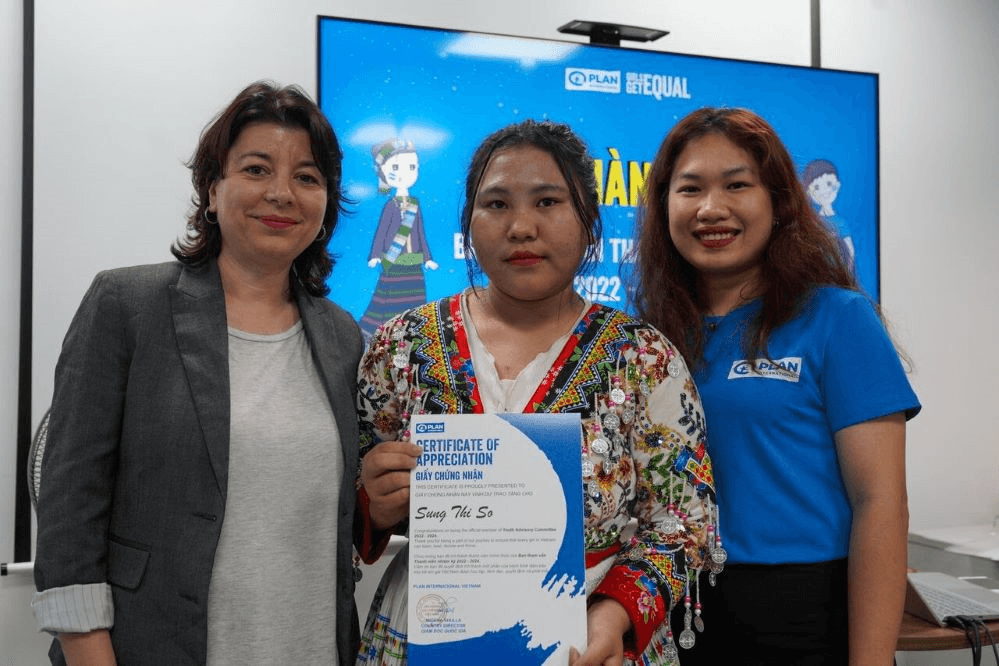 Cô gái dân tộc Mông nuôi ước mơ trở thành luật sư