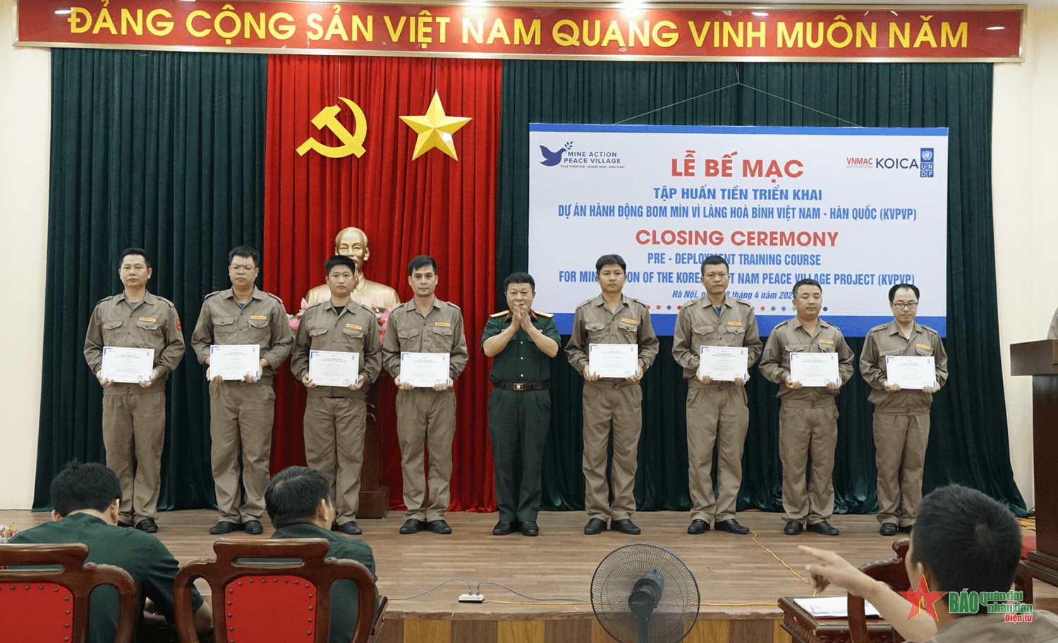 Bế mạc lớp tập huấn Dự án “Hành động bom mìn vì Làng hòa bình Việt Nam - Hàn Quốc”